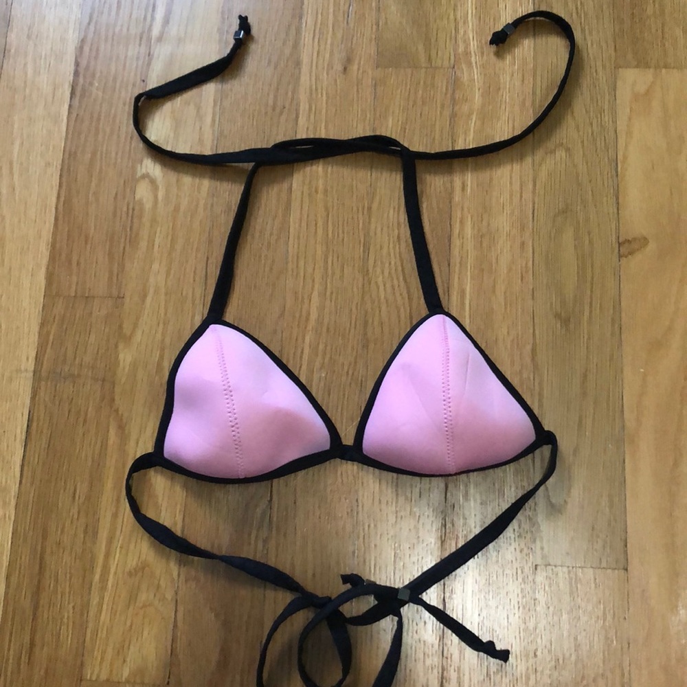 Triangl-like pink bikini top!